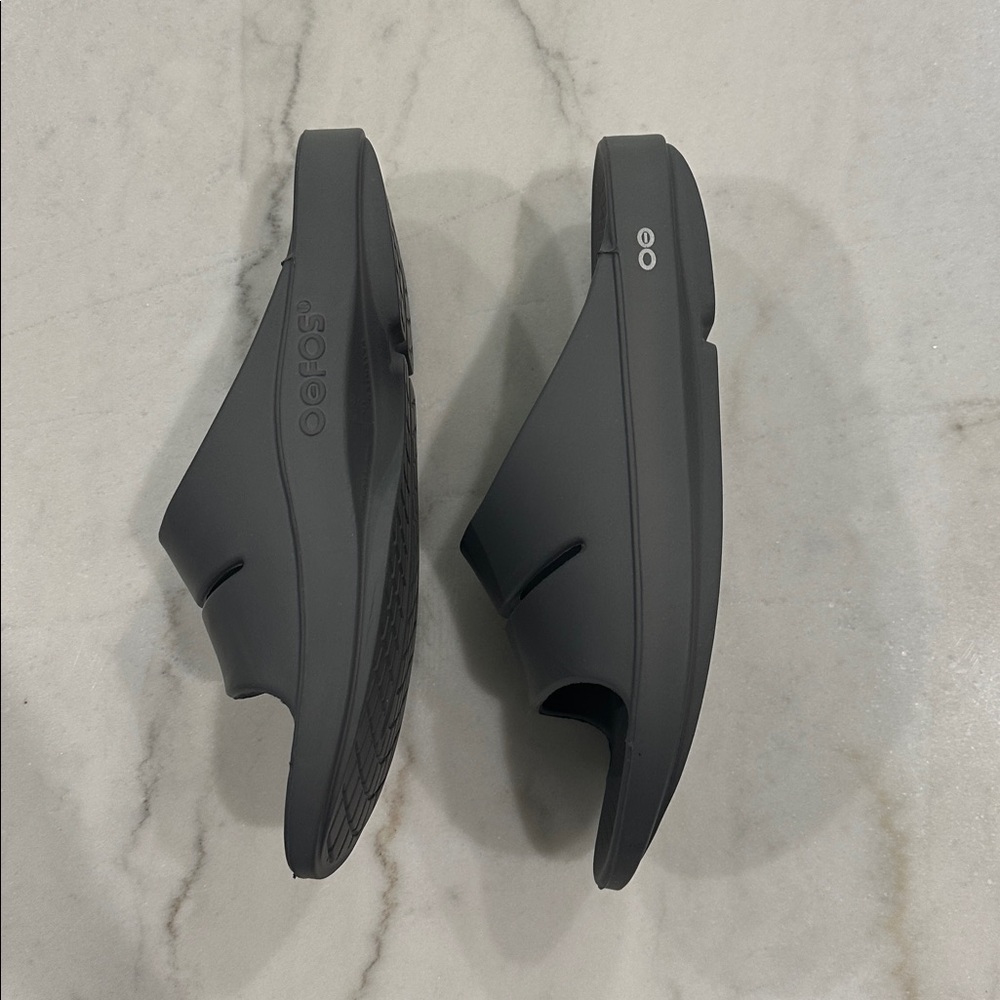 OOFOS SLIDES Gray Men’s 11-13 New - Picture 6 of 7